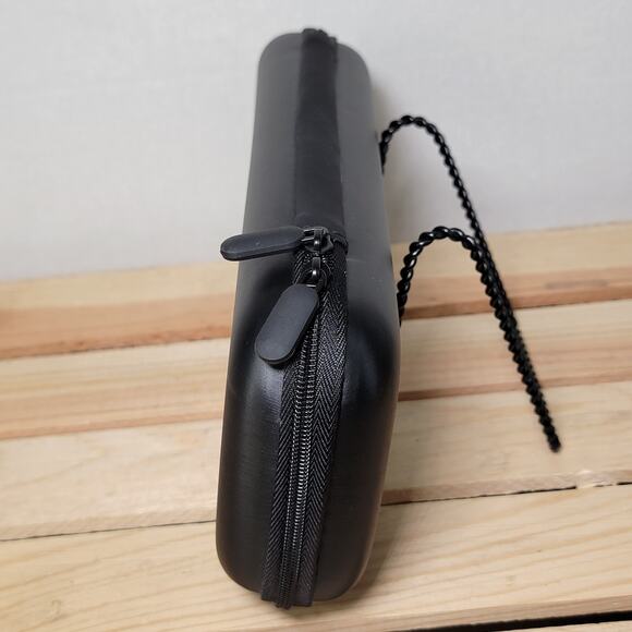 Amazon Basics Solid Black Nintendo Switch Zipper Case - Picture 2 of 9